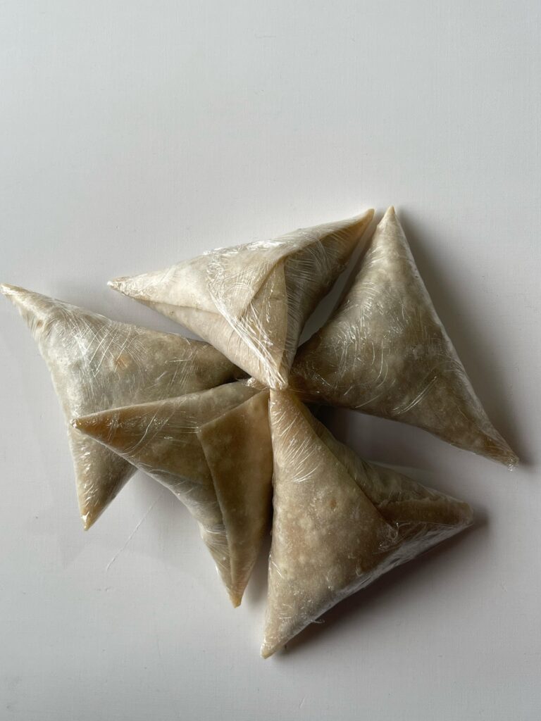 Pre-cooked samosas